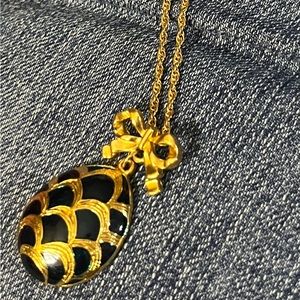 Avon - Teal Green Dragon Egg w/ Bow Necklace 20 1/2 inch chain